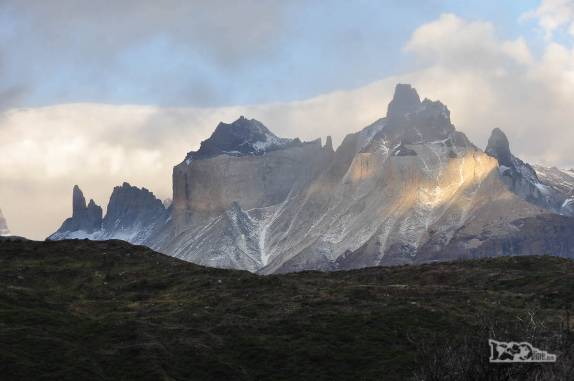 As montanhas Los Cuernos vistas do camping Paine Grande, no parque nacional Torres del Paine, no sul do Chile